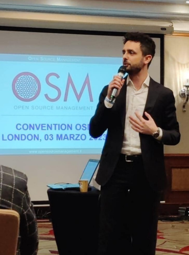 Immagine di Antonio Putignano, responsabile per il progetto employer branding durante convention OSM a Londra
